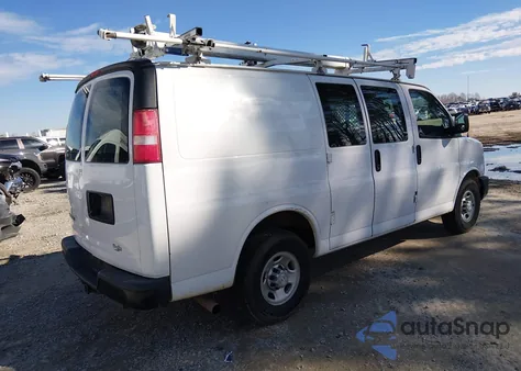 2017 Chevrolet Express 2500 Work Van z USA, uszkodzony, nr VIN 1GCWGAFF8H1247800